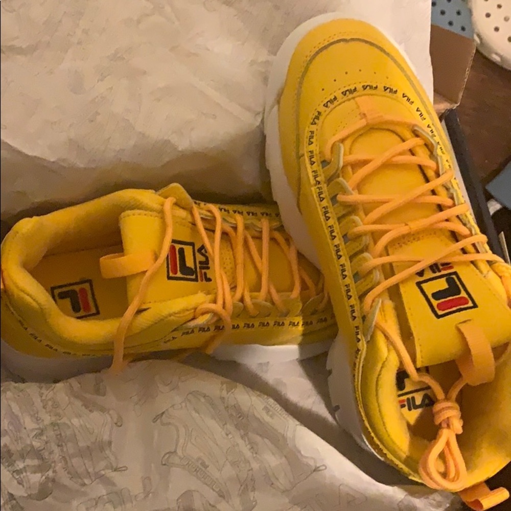 Yellow filas